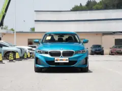 2025 BMW i3 eDrive35 L – vista frontal