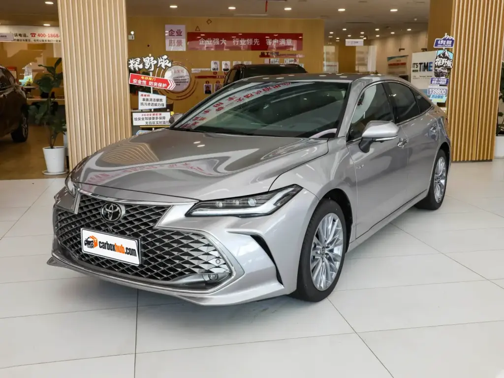 2026 Toyota Avalon Hybrid 2.5L XLE Premium – vista frontal de tres cuartos