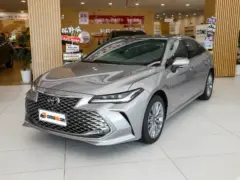 2026 Toyota Avalon Hybrid 2.5L XLE Premium – vista frontal de tres cuartos