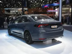 2026 Toyota Corolla 2.0L Edición Elite – vista trasera de tres cuartos