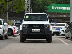2025 Toyota Prado 2.4T Cross BX 5 plazas – vista frontal