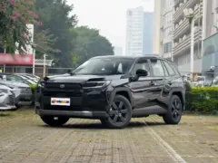 2026 Toyota RAV4 Hybrid 2.5L AWD Luxury – vista frontal de tres cuartos