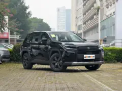 2026 Toyota RAV4 Hybrid 2.5L AWD Luxury – vista frontal de tres cuartos, lado del conductor