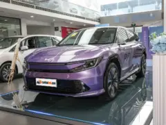 2025 GAC Honda P7 RWD Long Range Pro – vista frontal de tres cuartos
