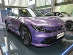 2025 GAC Honda P7 RWD Long Range Pro – vista frontal de tres cuartos, lado del conductor