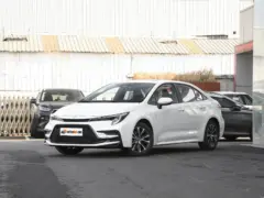 2025 GAC Toyota Levin 1.8L Hybrid Sport – vista frontal de tres cuartos