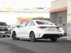 2025 GAC Toyota Levin 1.8L Hybrid Sport – vista trasera de tres cuartos