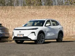2026 Geely Galaxy Starship 7 PHEV Edición Starship – vista frontal de tres cuartos