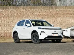 2026 Geely Galaxy Starship 7 PHEV Edición Starship – vista frontal de tres cuartos, lado del conductor