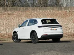 2026 Geely Galaxy Starship 7 PHEV Edición Starship – vista trasera de tres cuartos