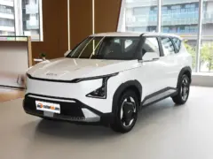 2025 Kia EV5 530 Light – vista frontal de tres cuartos