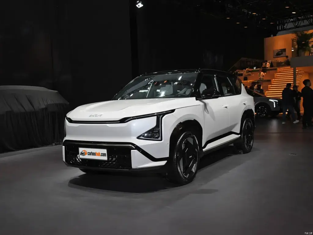 2025 Kia EV5 580 Wave AWD GT-Line – vista frontal de tres cuartos