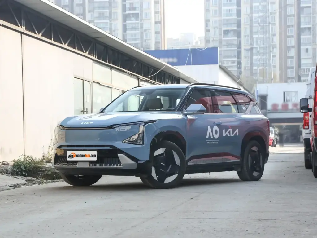 2025 Kia EV5 630 Wave AWD – vista frontal de tres cuartos