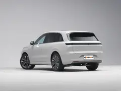 2025 Li Auto L6 Max – vista trasera de tres cuartos