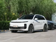 2025 Li Auto L6 Pro – vista frontal de tres cuartos