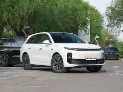 2025 Li Auto L6 Pro – vista frontal de tres cuartos, lado del conductor