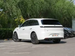 2025 Li Auto L6 Pro – vista trasera de tres cuartos