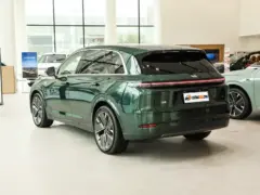 2025 Li Auto L7 Max – vista trasera de tres cuartos