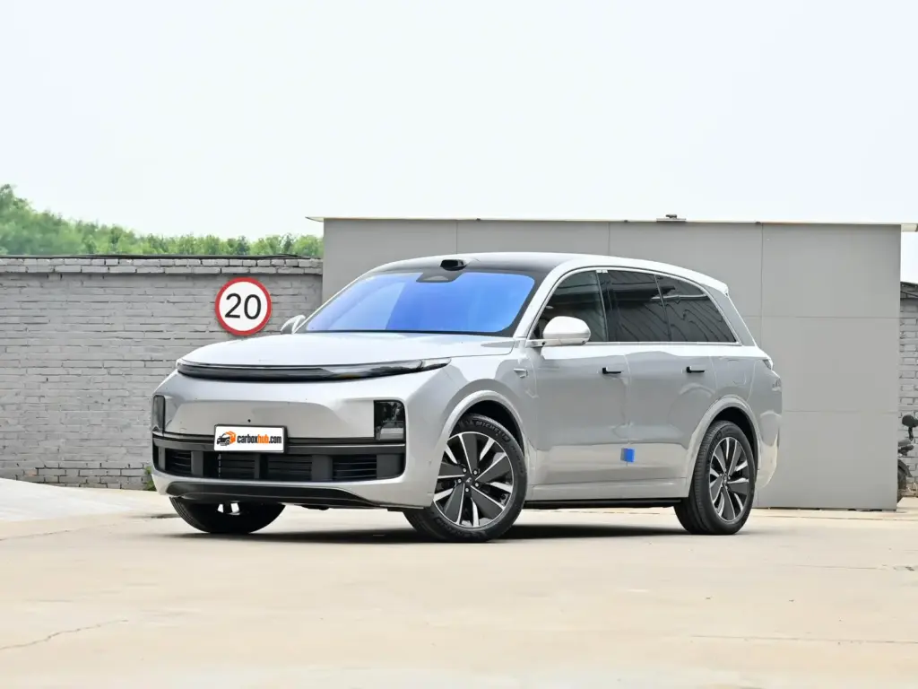 2025 Li Auto L8 Max – vista frontal de tres cuartos