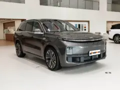 2025 Li Auto L8 Pro – vista frontal de tres cuartos, lado del conductor