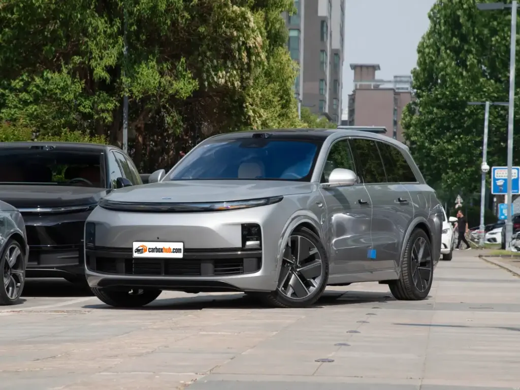 2025 Li Auto L8 Ultra – vista frontal de tres cuartos