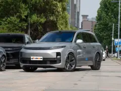 2025 Li Auto L8 Ultra – vista frontal de tres cuartos