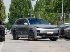 2025 Li Auto L8 Ultra – vista frontal de tres cuartos, lado del conductor