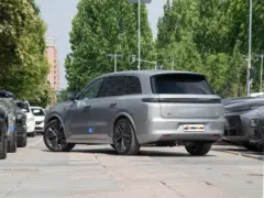 2025 Li Auto L8 Ultra – vista trasera de tres cuartos