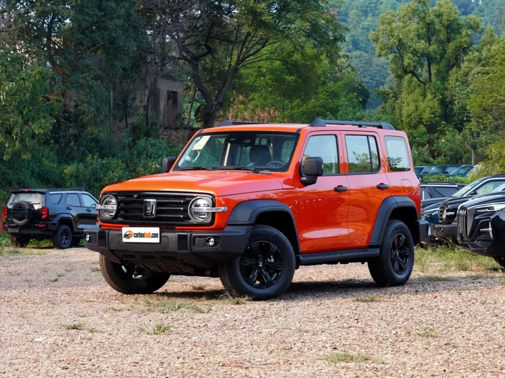 2024 Tank 300 2.0T Challenger – vista frontal de tres cuartos