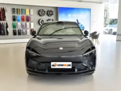 2025 Xiaomi YU7 – vista frontal
