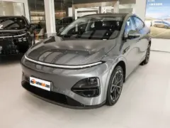 2025 Xpeng G6 725 Ultra Long Range Max – vista frontal de tres cuartos