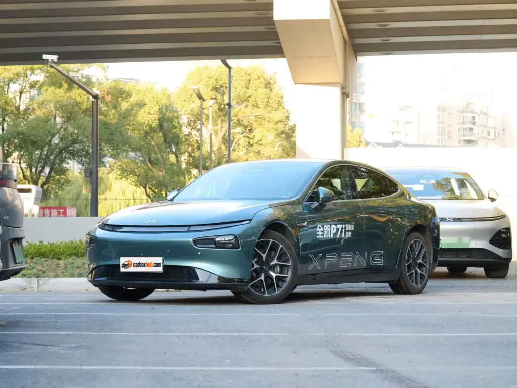 2024 Xpeng P7i 550 Max – vista frontal de tres cuartos