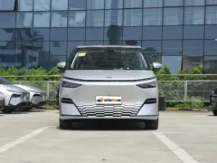 2025 Xpeng X9 740 Ultra Long Range Max – vista frontal